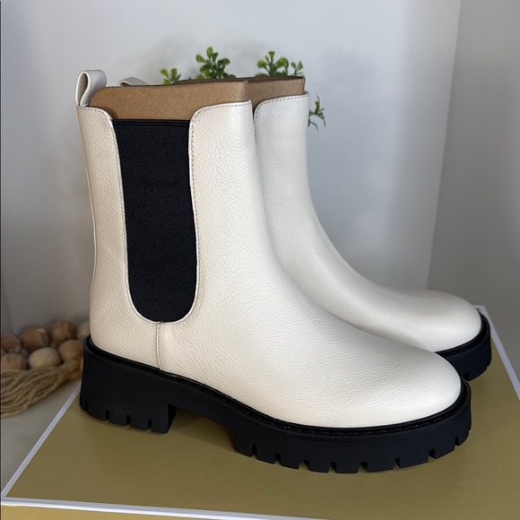 MICHAEL MICHAEL KORS
ASHER LEATHER ANKLE BOOT Cream/ Sz 9 - Picture 10 of 11